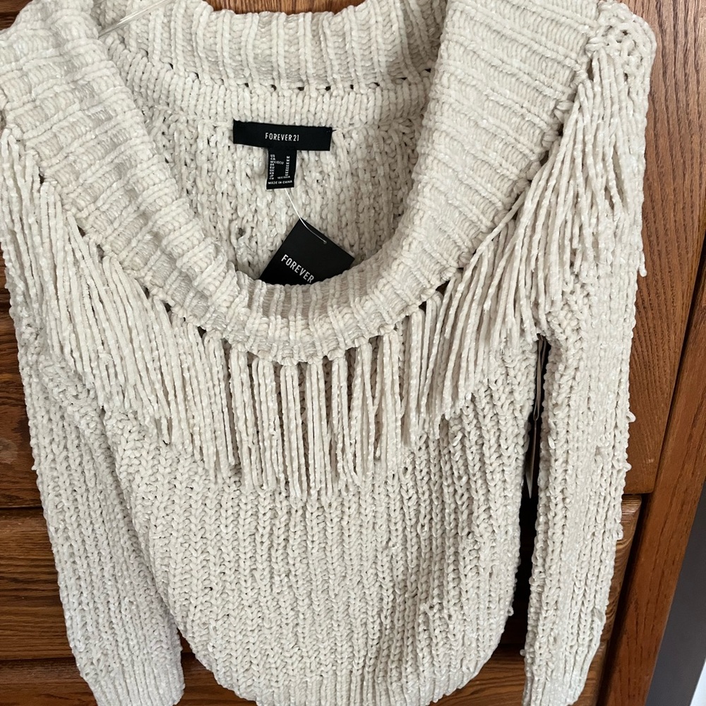 Forever 21 women’s brand new sweater